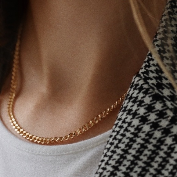 Tribeca Curb Necklace | 18k Gold Filled - Picture 9 of 10